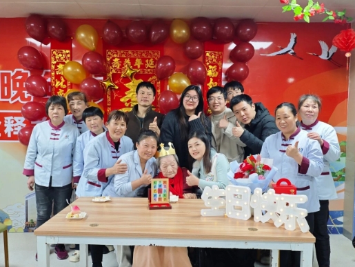 国德惊现百岁 “欢乐密码”！朱奶奶生日超有戏！
