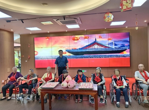 寿星集结！国德上演超暖生日 “连续剧”！