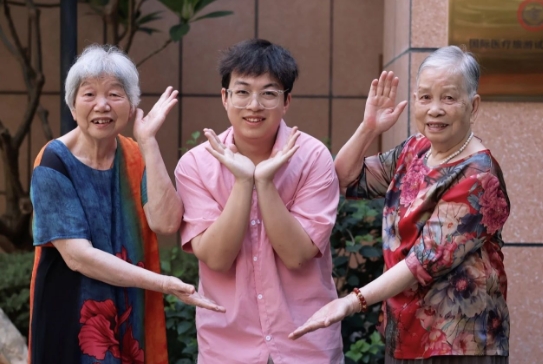 “医、养、康、护、娱”一站式养老，乐享“新活力”，让夕阳更美！