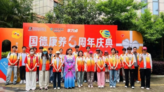 520•周年庆丨吹球、掷骰、做香囊……国德六年 “养老盲盒” 开出满格幸福！