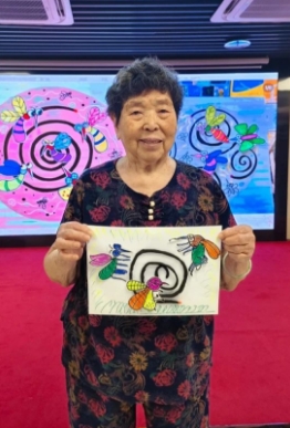 国德养老丨当银发时光遇上童真六月，快乐养老正当其时！
