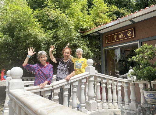 国德养老丨当银发时光遇上童真六月，快乐养老正当其时！