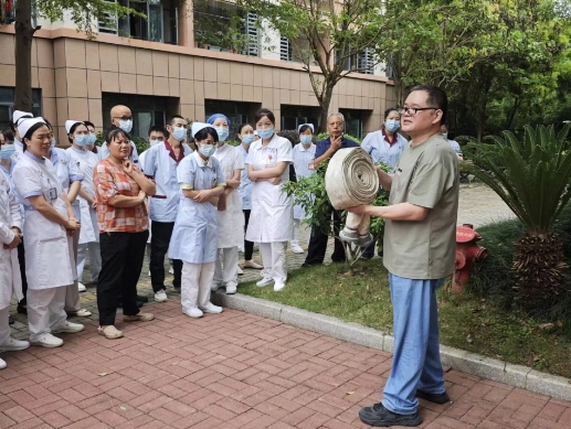 理论实操双轨并行！国德康养开展消防演练筑牢"银发防火墙"！