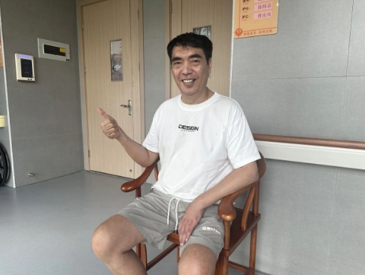 养老院≠老人院！来自台湾60岁“苏大哥”在国德养老，上午休息，午后外出谈生意！