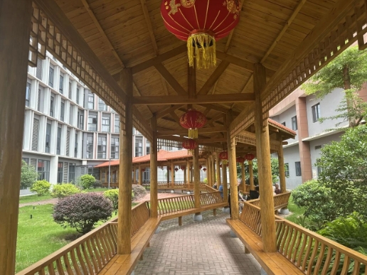养老院≠老人院！来自台湾60岁“苏大哥”在国德养老，上午休息，午后外出谈生意！