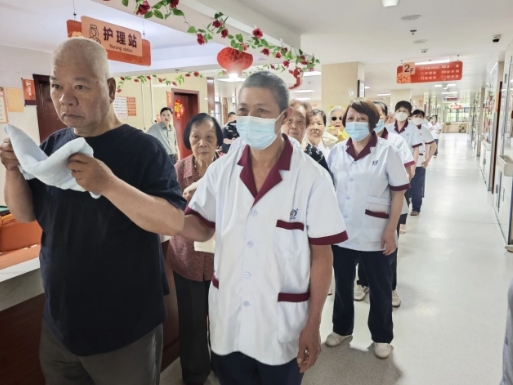 理论实操双轨并行！国德康养开展消防演练筑牢"银发防火墙"！