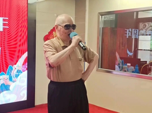 国德养老丨当银发时光遇上童真六月，快乐养老正当其时！