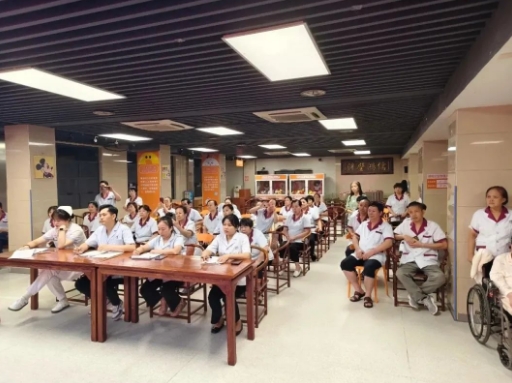 扎根养老院，替天下子女尽孝的她，让国德这群“老宝贝”有了一个温暖的“家”！