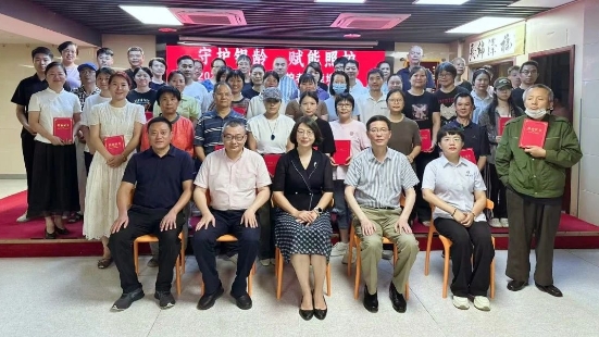 守护银龄，政企联动！百名家庭照护者从国德成功“毕业”