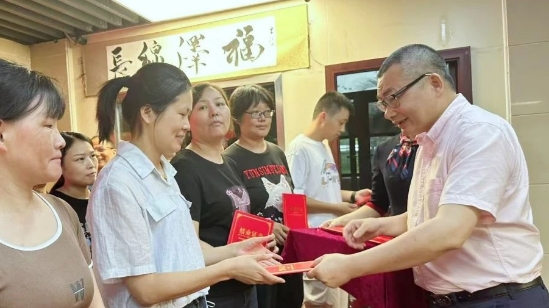守护银龄，政企联动！百名家庭照护者从国德成功“毕业”