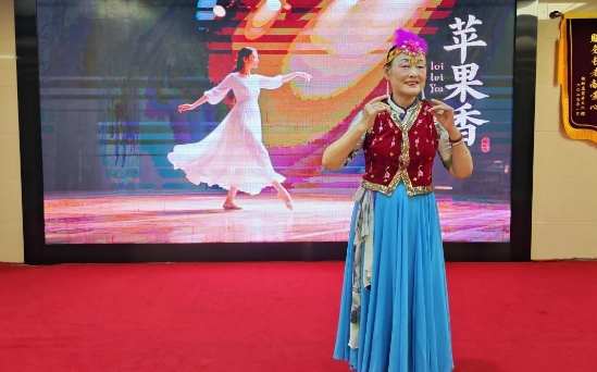 养老院101出道现场：90岁奶奶C位炸场，豆沙包成最强应援！