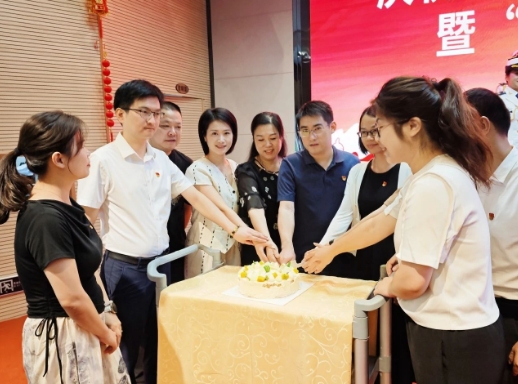国德联建八方共贺党诞 ！红色基因融入养老服务！