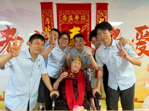 别再说“00”后干不了养老！热爱，才是年轻的底气。