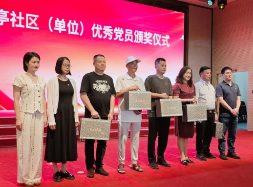 国德联建八方共贺党诞 ！红色基因融入养老服务！