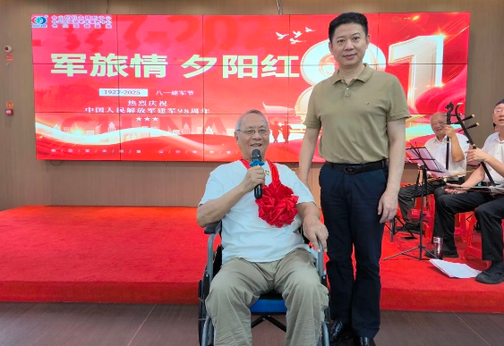 敬礼！向永不退休的祖国卫士！