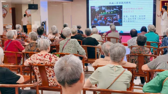 见过“追星”没见过“追课”！国德文化课堂让长者好评如潮！