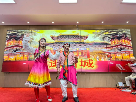 当教案变成回忆录：这群老教师把教师节过成了青春返场秀！
