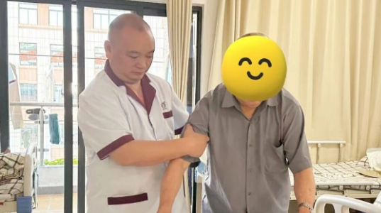 37岁，他们从工地投身养老护理行业，一干就是三年！