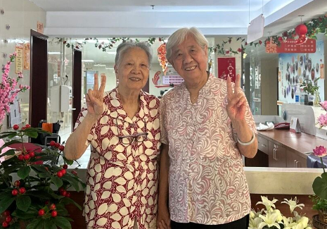 世界很大，幸有国德，让我们在晚年成了“闺蜜”！