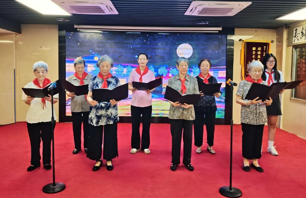 当教案变成回忆录：这群老教师把教师节过成了青春返场秀！
