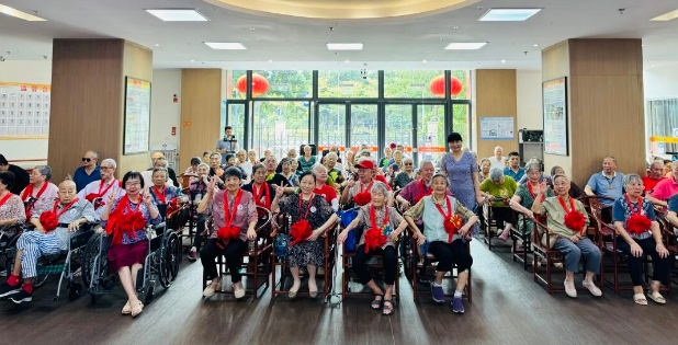 当教案变成回忆录：这群老教师把教师节过成了青春返场秀！