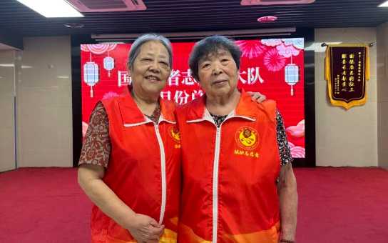 世界很大，幸有国德，让我们在晚年成了“闺蜜”！