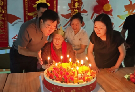 桂香绕榕城，伍奶奶九秩寿辰满庭暖意