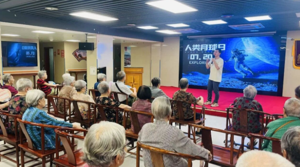 见过“追星”没见过“追课”！国德文化课堂让长者好评如潮！