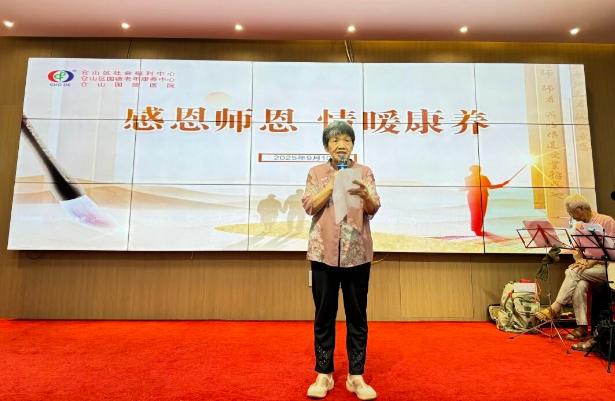 当教案变成回忆录：这群老教师把教师节过成了青春返场秀！