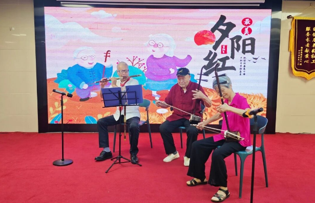 当教案变成回忆录：这群老教师把教师节过成了青春返场秀！