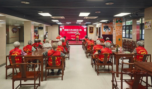 “小太阳” 遇老伙计！这场志愿会：带新人、唠家常，还能赢 “时光勋章”