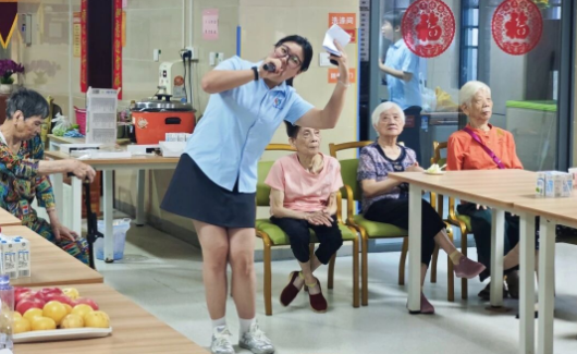 桂香绕榕城，伍奶奶九秩寿辰满庭暖意