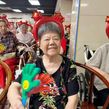 川剧变脸、相声双簧、电吹管演奏……这场国庆汇演相当高质量！