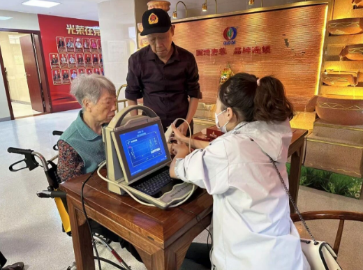 谢谢你们！这个重阳，国德养老因你们的到来而暖意融融！