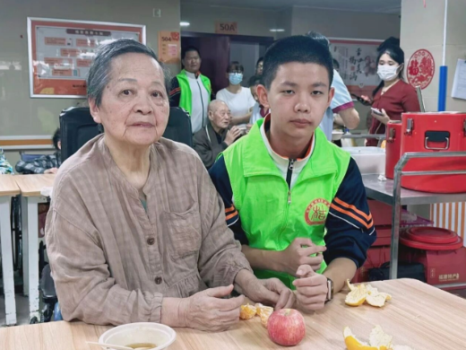 谢谢你们！这个重阳，国德养老因你们的到来而暖意融融！