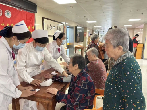 谢谢你们！这个重阳，国德养老因你们的到来而暖意融融！