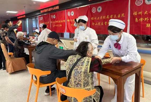 谢谢你们！这个重阳，国德养老因你们的到来而暖意融融！