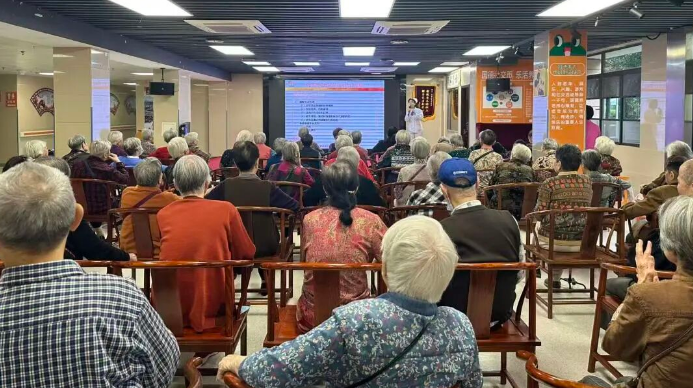 谢谢你们！这个重阳，国德养老因你们的到来而暖意融融！