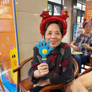 川剧变脸、相声双簧、电吹管演奏……这场国庆汇演相当高质量！