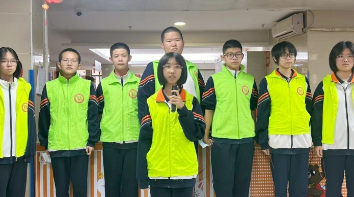 谢谢你们！这个重阳，国德养老因你们的到来而暖意融融！