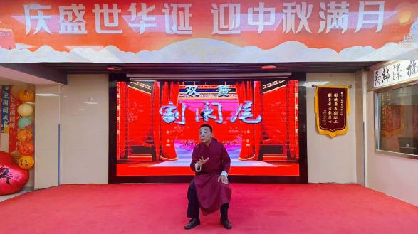 川剧变脸、相声双簧、电吹管演奏……这场国庆汇演相当高质量！