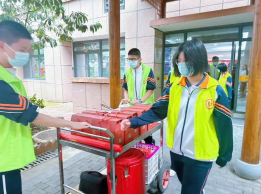 谢谢你们！这个重阳，国德养老因你们的到来而暖意融融！