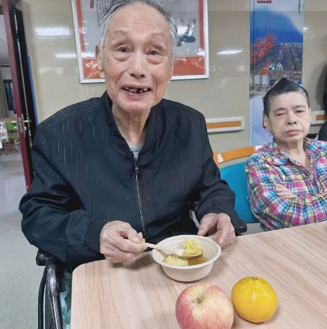 谢谢你们！这个重阳，国德养老因你们的到来而暖意融融！