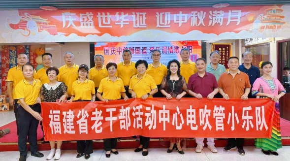 川剧变脸、相声双簧、电吹管演奏……这场国庆汇演相当高质量！