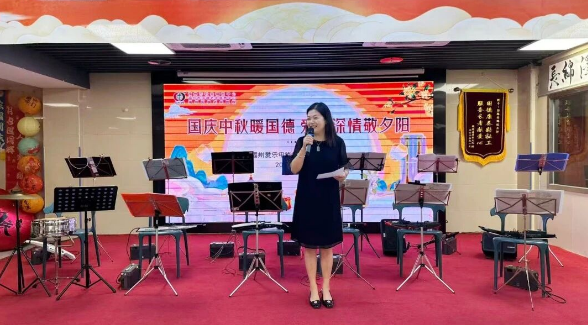 川剧变脸、相声双簧、电吹管演奏……这场国庆汇演相当高质量！