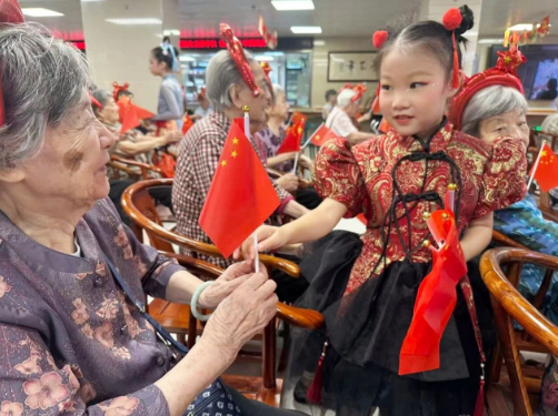 家是最小国，国是千万家！国德养老让家国温暖在此交汇！