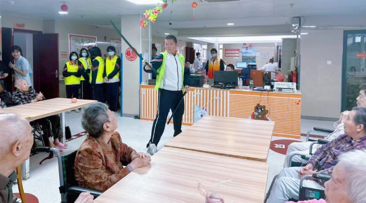 谢谢你们！这个重阳，国德养老因你们的到来而暖意融融！