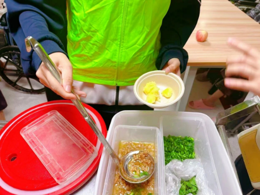 谢谢你们！这个重阳，国德养老因你们的到来而暖意融融！