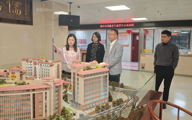 乌鲁木齐市民政局局长冯朝阳莅临福州市国德老年康养中心