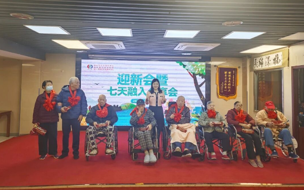 新邻报到！国德用“红围巾+老歌”嗨出银发青春！